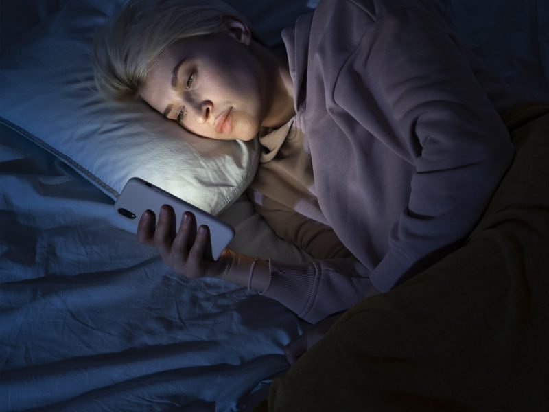 adult-suffering-from-social-media-addiction